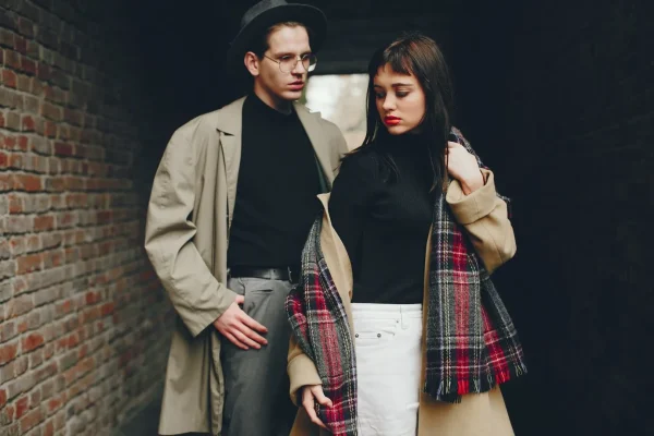 trendy-couple-gloomy-city_1157-14940 (1)